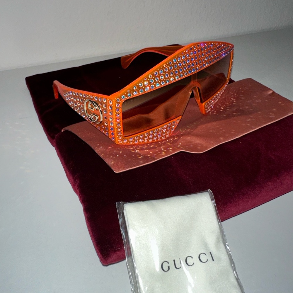 GUCCI Shield Orange Crystal Hollywood
Forever Sunglasses GG 03575 002 brand new